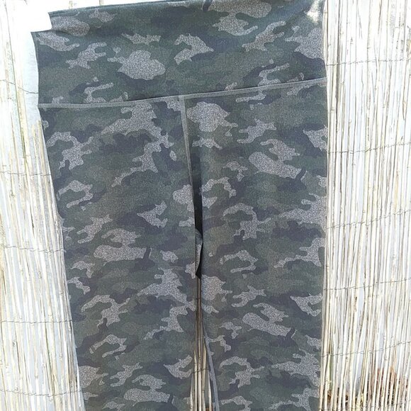Fabletics Leggings Women - Camo - Workout Exercise - No Size- See Measurements - Picture 1 of 12
